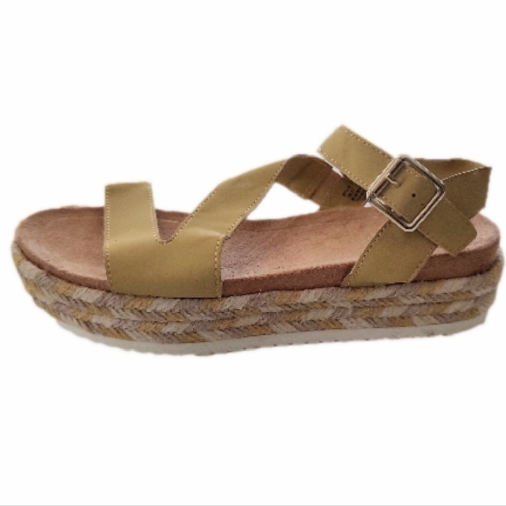NWOT - Mee Too Yellow Sandals (Size 7)